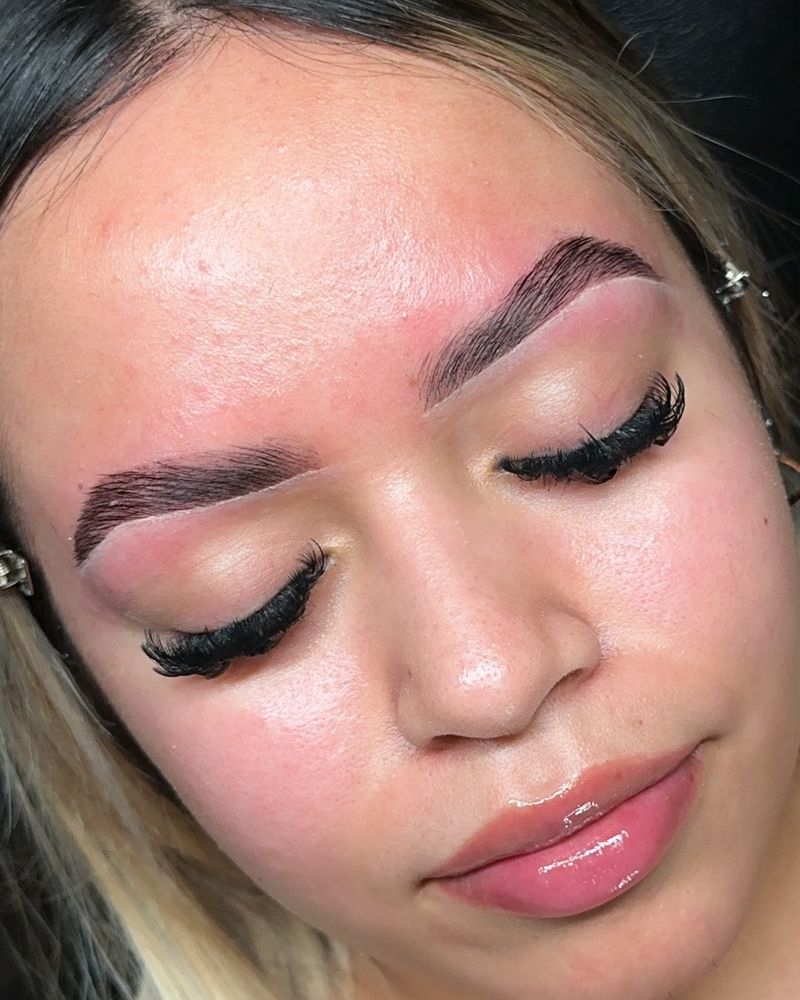Wispy volume lashes on closed eyes